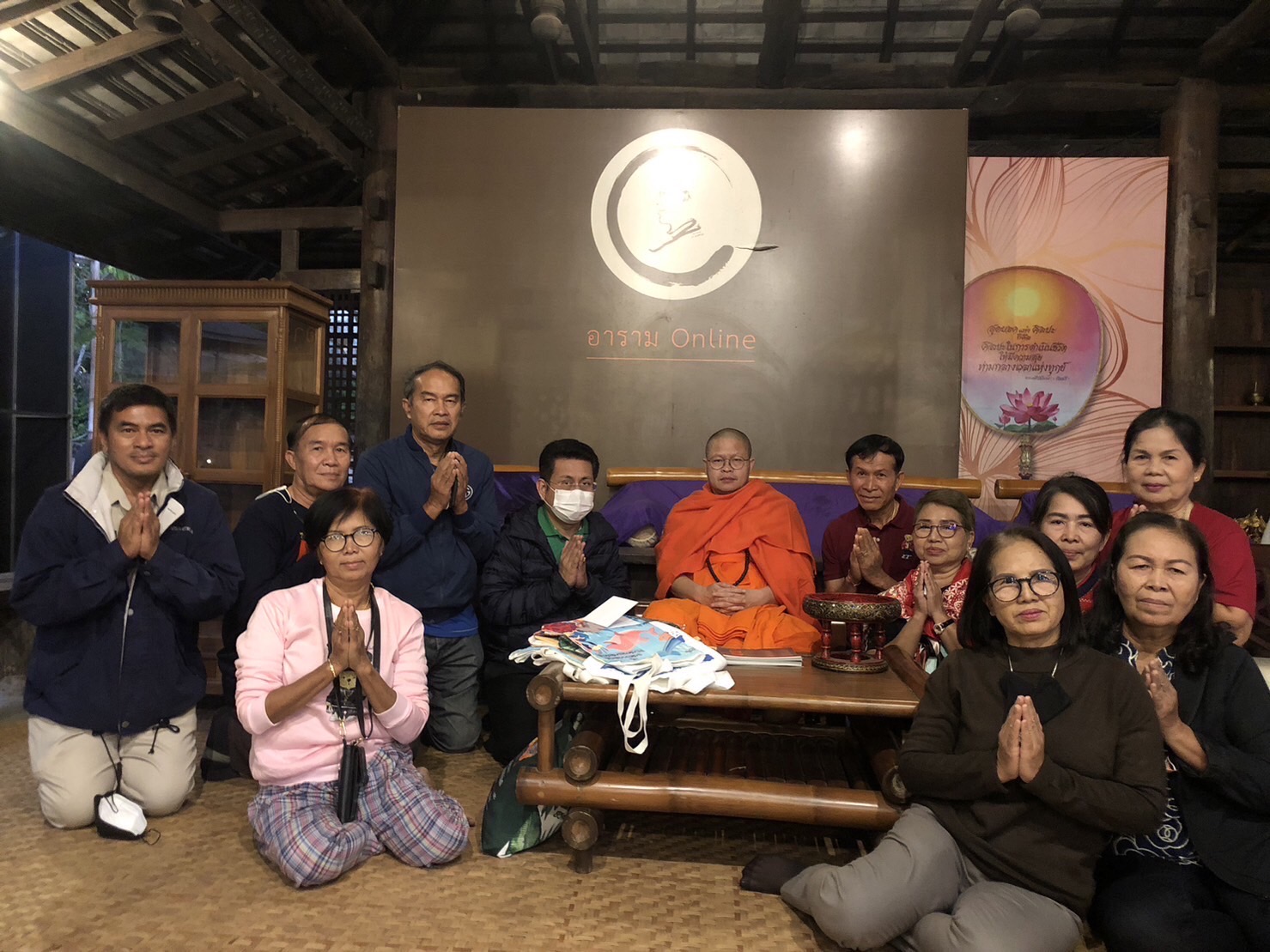 ‘จเรศักดิ์’ อดีตรองปลัดทส.  นำชาวแก้งคร้อเพื่อนรัก ถวายถุงผ้า ‘ว.วชิรเมธี’ ร่วมรณรงค์ใช้แทนถุงพลาสติก