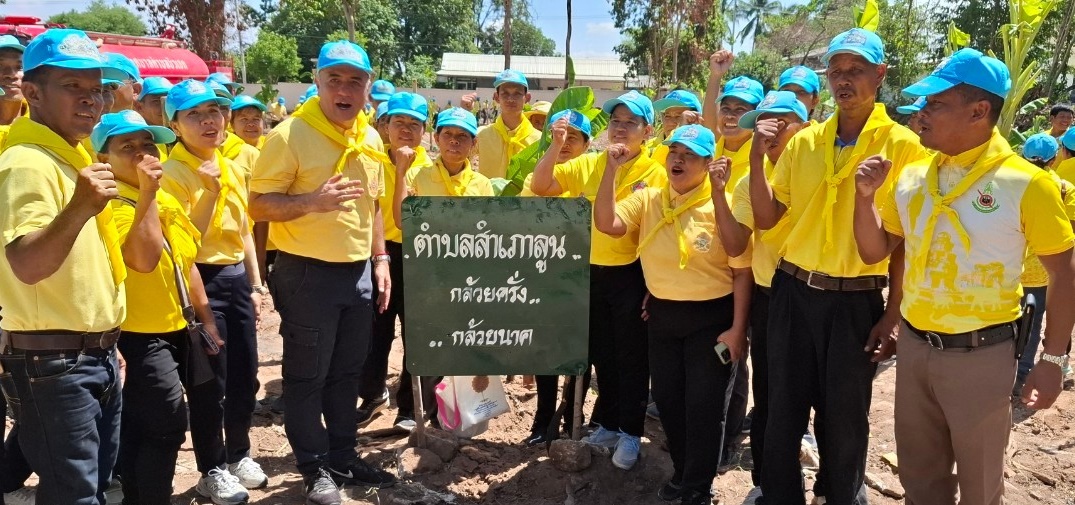 นอภ.บัวเชด จัดกิจกรรมจิตอาสาพัฒนาปรับปรุงภูมิทัศน์และปลูกต้นไม้ เนื่องในโอกาสวันคล้ายวันพระราชสมภพ "พระราชินี"
