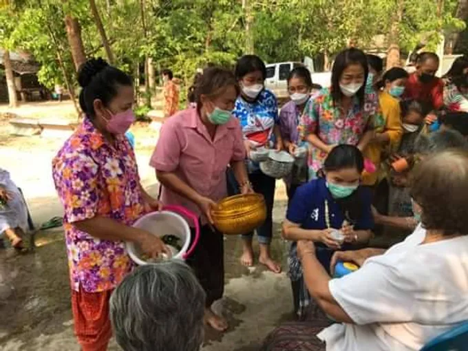 ประธานสภาอบจ.ยโสธรร่วมกิจกรรม  กับปชช.ในงานประเพณีสงกรานต์ 2565