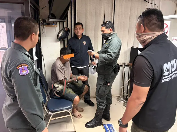ตม.หนองคายรวบหนุ่มชัยภูมิคาด่าน ตามหมายจับคดียาเสพติดรายสำคัญ