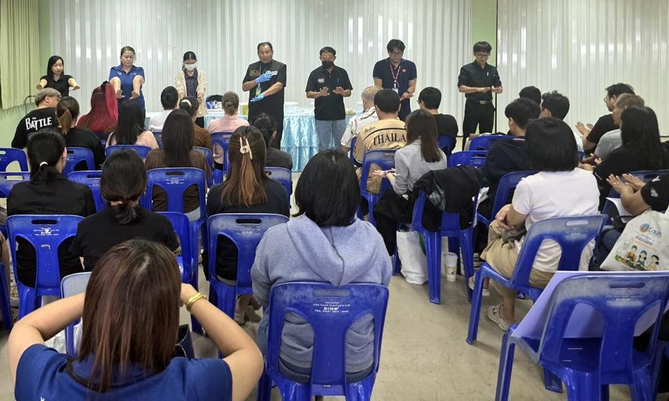 ส.ส.จ .ร่วมกับเทศบาลนครอ้อมน้อย อบรมสุขาภิบาลอาหาร ยกระดับมาตรฐานอาหารปลอดภัยเพื่อผู้บริโภค