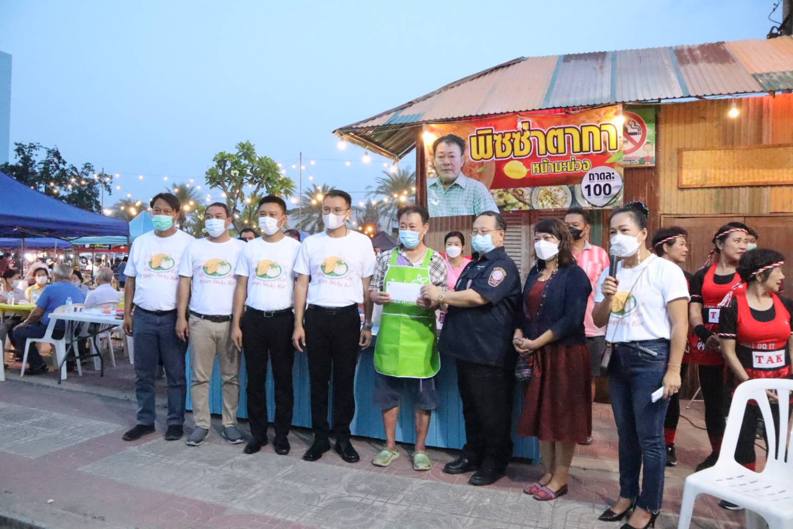 นทท.แห่ซื้อ "พิซซ่ามะม่วงตากา" การกุศล ในงานเทศกาลมะม่วงเมืองตาก
