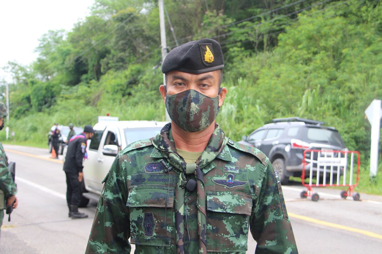 ทหารตรวจเข้มชายแดนสวนผึ้งสกัดโควิดจากประเทศเพื่อนบ้าน 