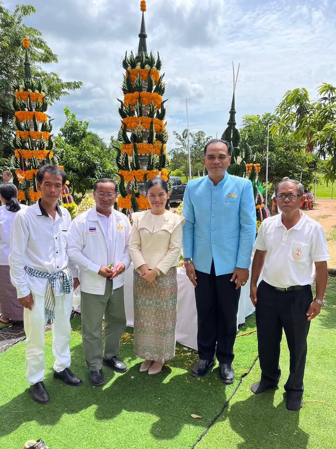 สส.สุภาพรพร้อมพุทธศานิกชนร่วมทอดผ้าป่าสามัคคีและยกช่อฟ้าอุโบสถวัดป่าสมสะอาด