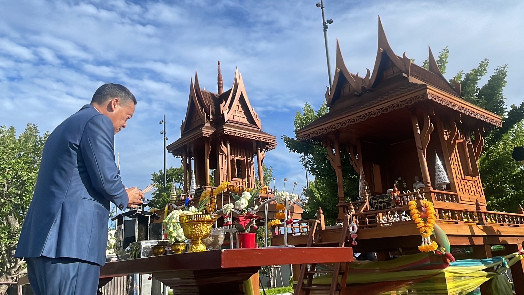 นายกฯ ถือฤกษ์ 07.59 สักการะสิ่งศักดิ์สิทธิ์รัฐสภา ก่อนแถลงนโยบาย บอกพร้อม ไม่มีปัญหา