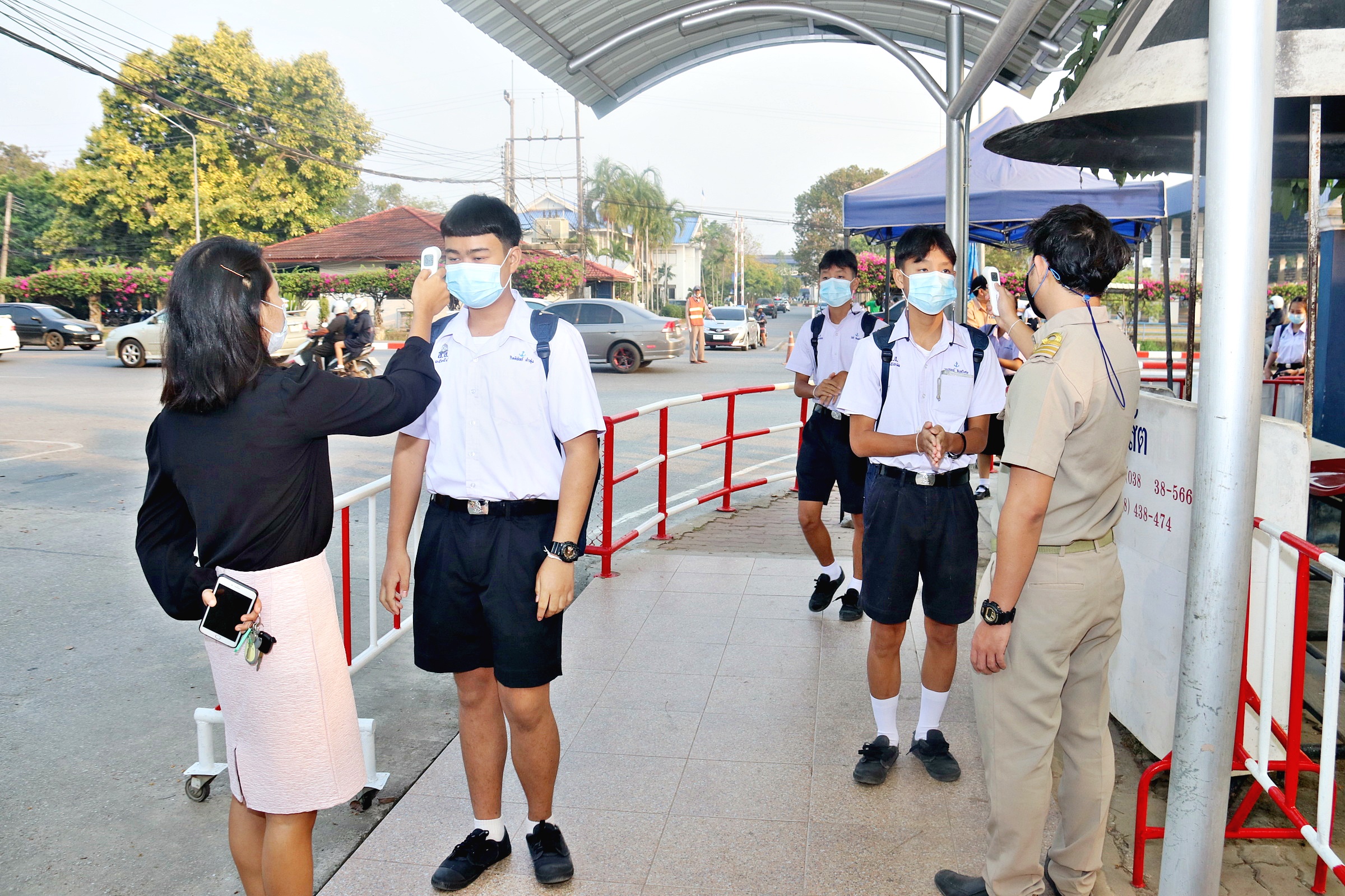 สัตหีบเปิดเรียนวันแรก รร.วางมาตรการเข้มป้องกันโควิด19 