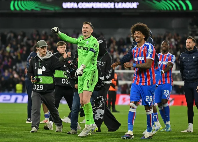"คริสตัล พาเลซ" เฉือน "ชัคตาร์ โดเน็ตส์ค" 2-1 ผ่านเข้าชิงถ้วย "คอนเฟอเรนซ์ ลีก"