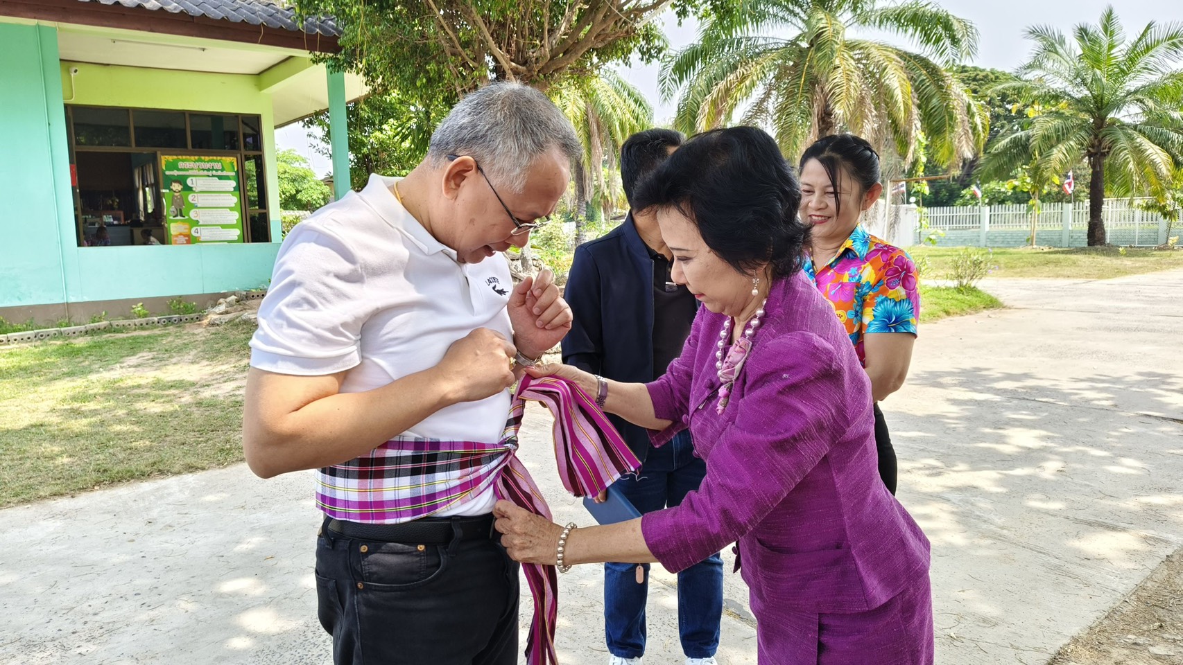  ดร.กัลยาณี ให้การต้อนรับอธิบดีกรมพัฒนาสังคมฯ ตรวจราชการศรีสะเกษในวันหยุด