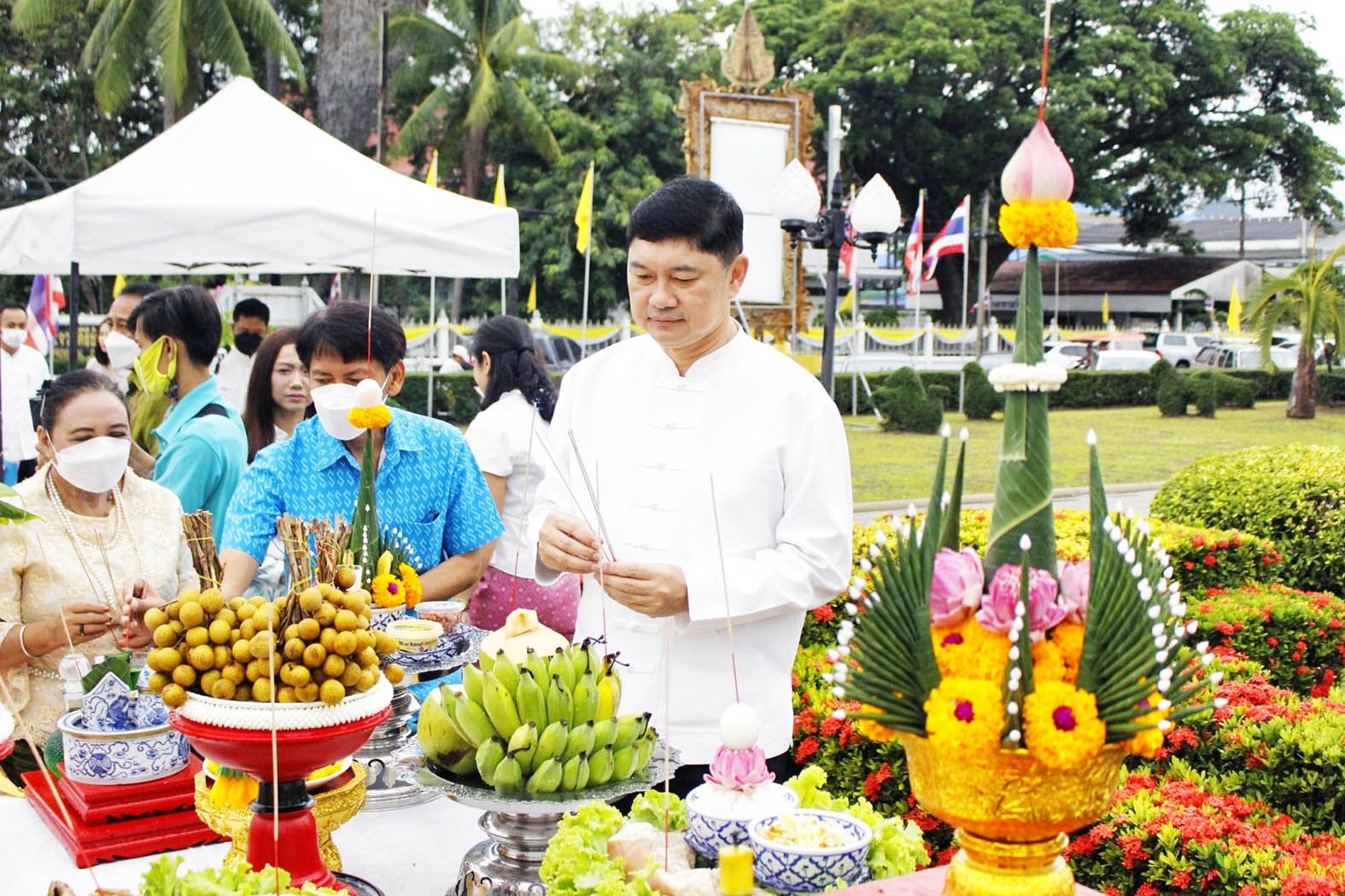 ประจวบฯ บวงสรวงสิ่งศักดิ์สิทธิ์ ก่อนเปิดงาน "เทศกาลผลไม้และของดีตะนาวศรีคีรีขันธ์" 