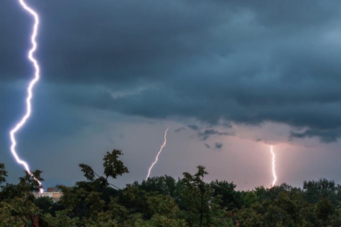 วันนี้มรสุมทำไทยมีฝนตกทั่วประเทศ  ตกหนักบางแห่งชาวเรือควรระวังในการเดินเรือ