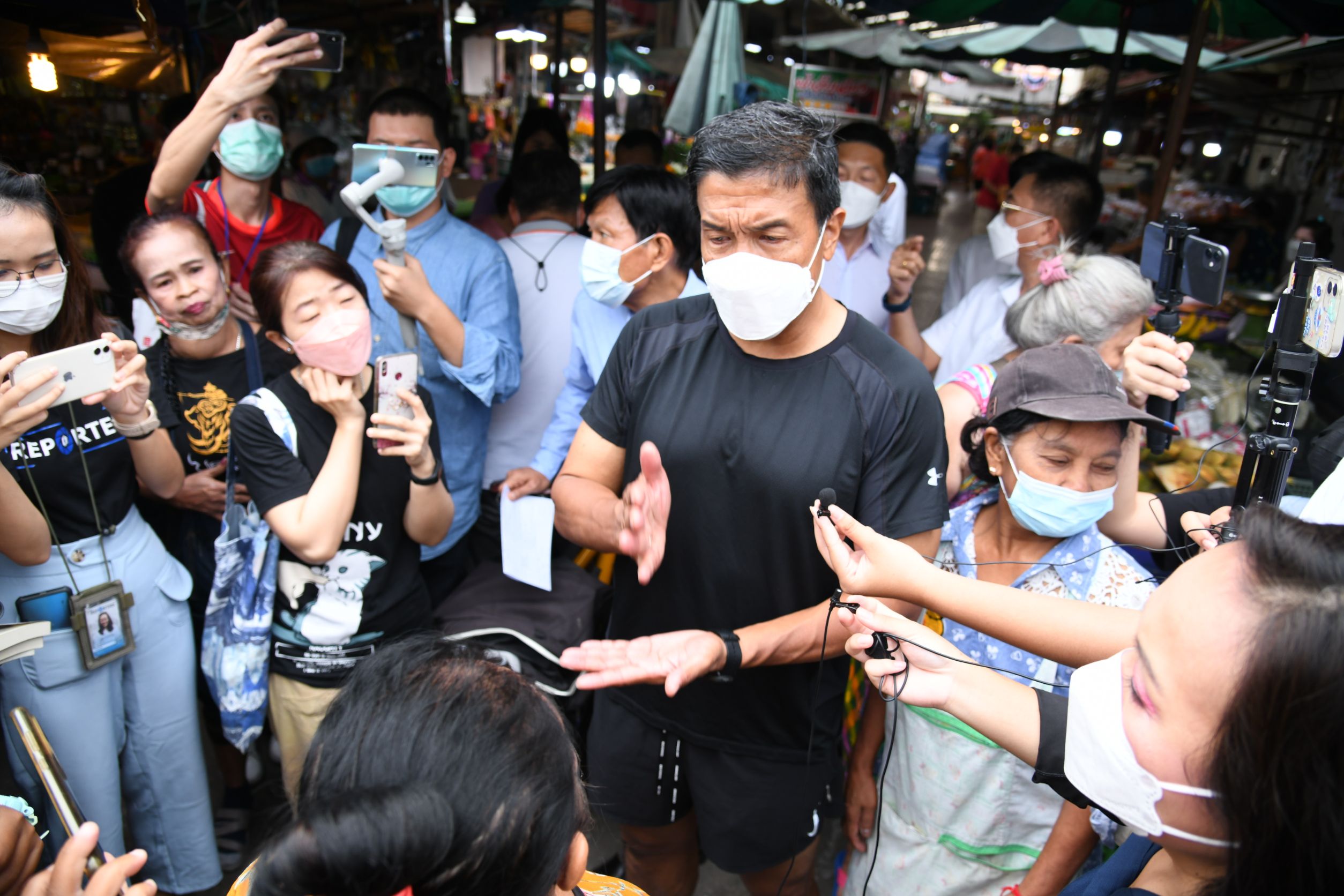 “ชัชชาติ”ตรวจหาบเร่-แผงลอย ตลาดพรานนก ชี้เป็น1ใน31พิจารณาจุดผ่อนผัน