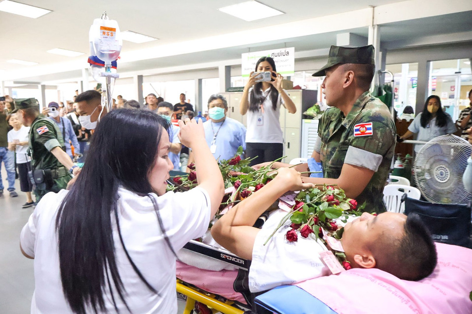 ชาวจันทบุรีส่งกำลังใจ “จ่าเหิน” เหยียบกับระเบิดชายแดน สูญเสียขา ส่งต่อรักษา รพ.สมเด็จพระนางเจ้าสิริกิติ์ฯ