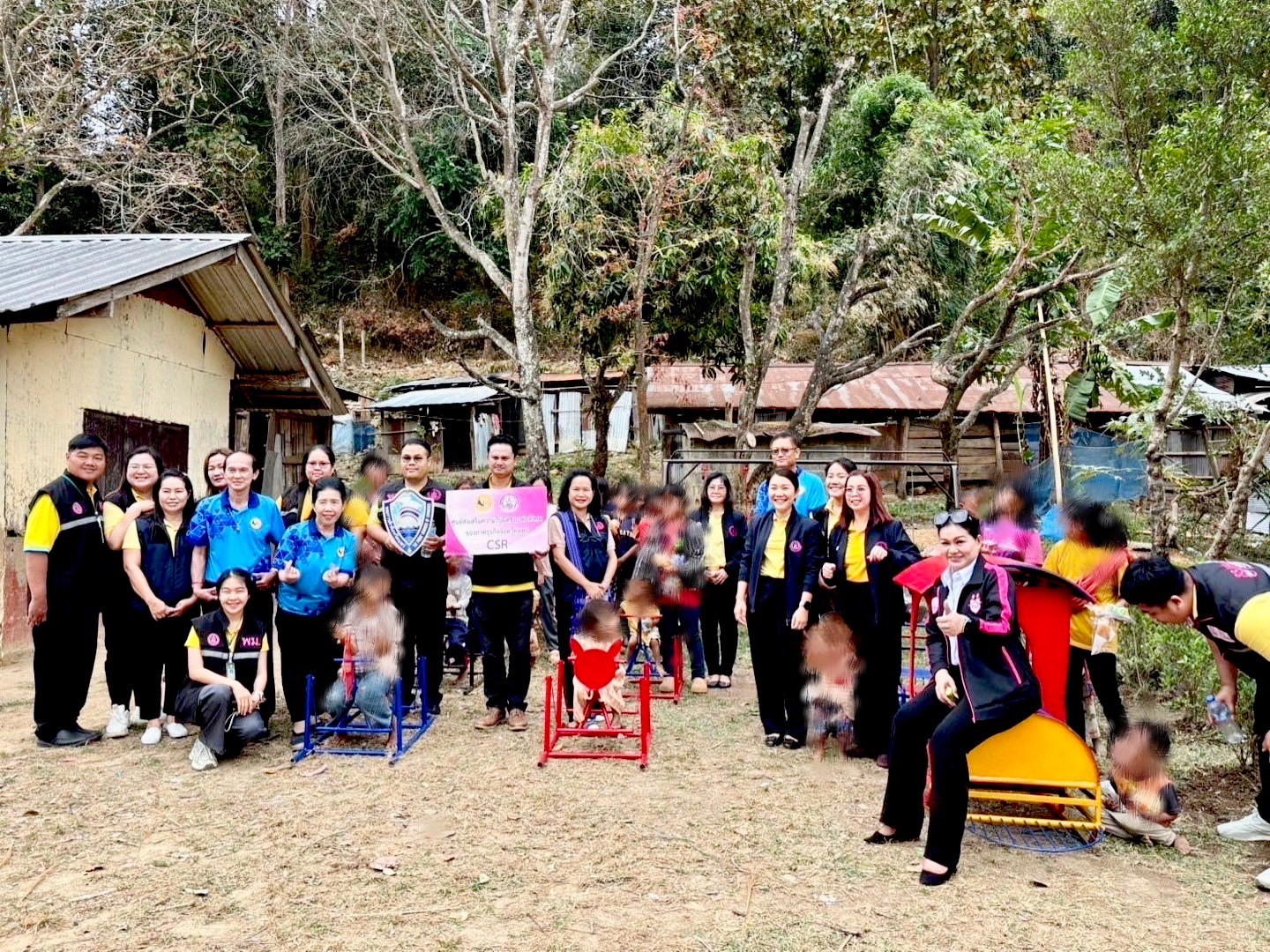 พม.หนึ่งเดียวจังหวัดแพร่ นำทัพเครือข่าย CSR ลงพื้นที่มอบสิ่งของ ชุมชนมละบริราษฎร บนพื้นที่สูงในพื้นที่บ้านห้วยฮ่อม 