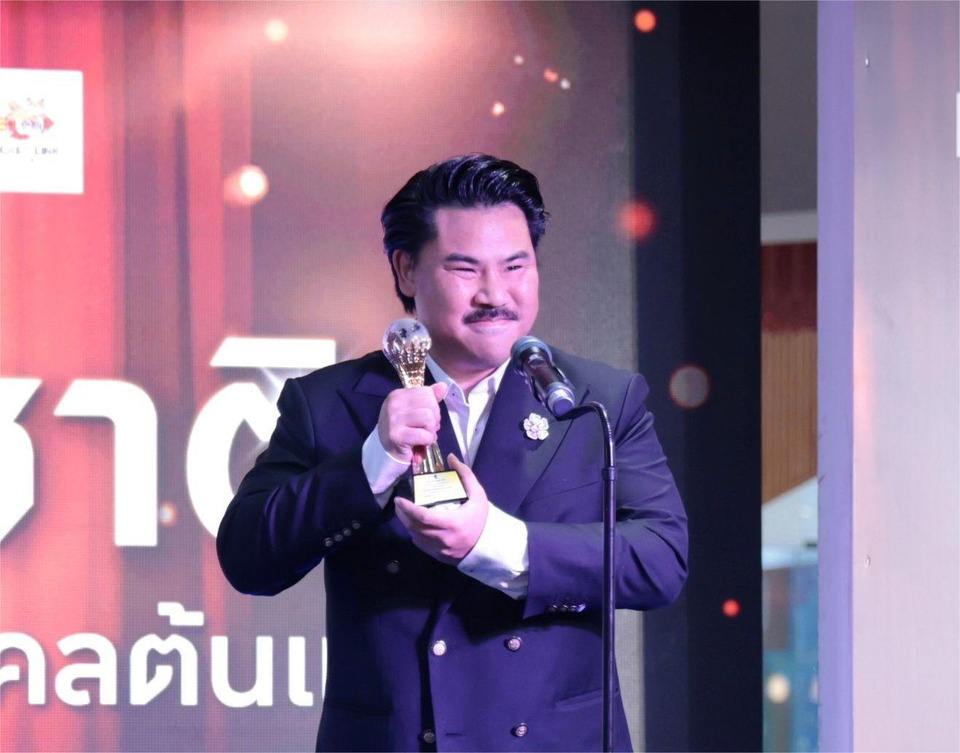 "กัน จอมพลัง" รับรางวัลจากสภาศิลปินสร้างสรรค์สังคม "ผู้ทำคุณประโยชน์ต่อสังคม"