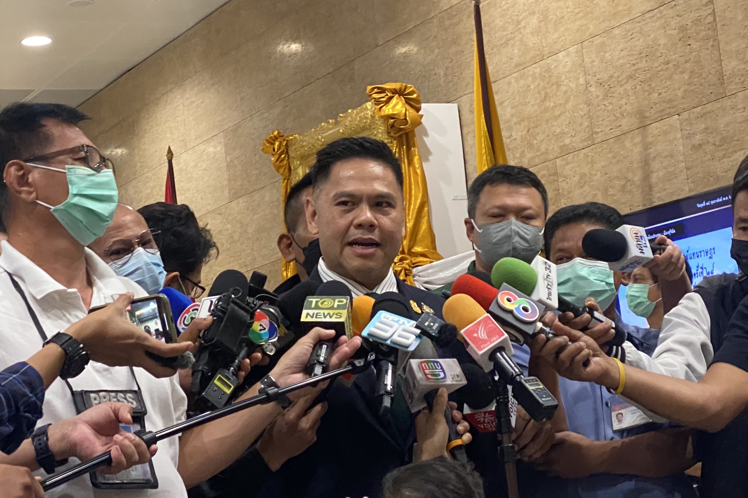 “วราวุธ” ยินดีตอบข้อสงสัยฝ่ายค้าน มองอภิปราย ม.152 เป็นพื้นที่แสดงฝีมือ เผย เคลียร์ใจ “พีระพันธ์” เคลียร์ปมดูดส.ส.สุพรรณฯแล้ว