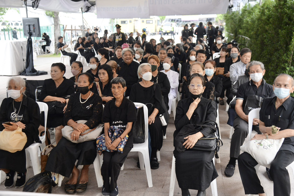 ปวงชนชาวไทย ร่วมถวายความอาลัย - ลงนามถวายสักการะพระบรมศพ "สมเด็จพระบรมราชชนนีพันปีหลวง"