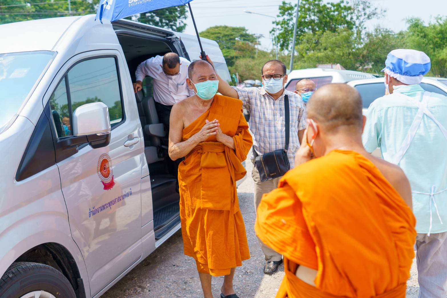 เจ้าคณะจังหวัดพระนครศรีอยุธยา รับมอบวัตถุดิบในการประกอบอาหาร และเยี่ยมชมโรงทานช่วยเหลือผู้ประสบความทุกข์ยากลำบากในสถานการณ์โรคระบาด(covid-19)