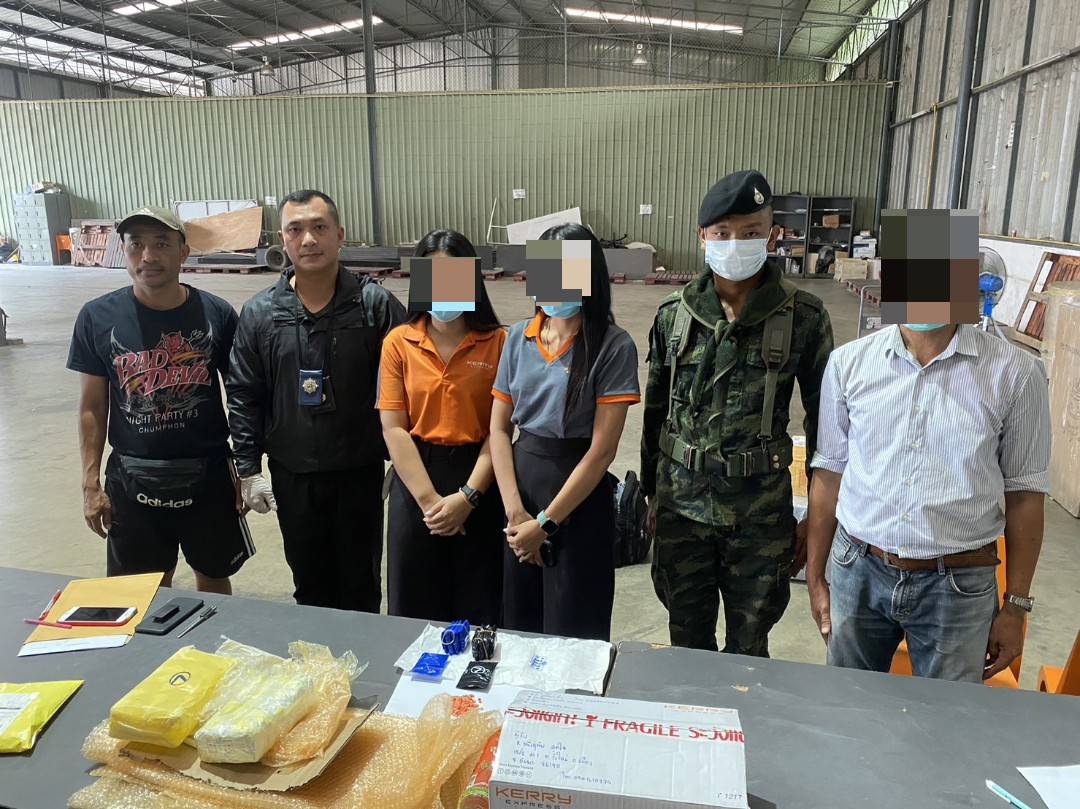 ระนอง  ขยายผลจับกุมยาบ้า ซึ่งขนส่งฝากพัสดุภัณฑ์ทางบริษัทขนส่งเอกชน
