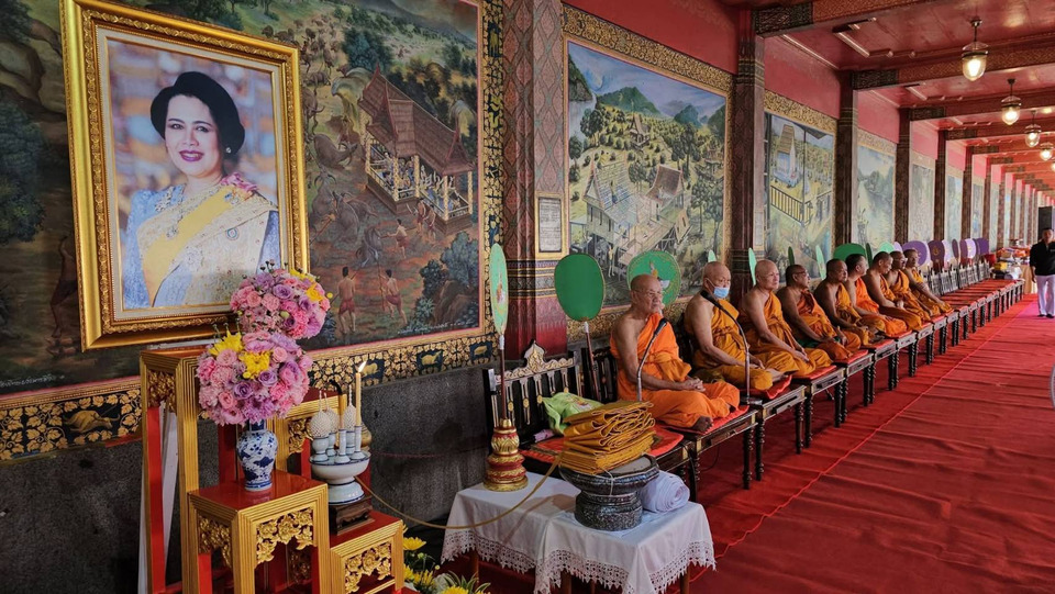 วัดป่าเลไลยก์ฯ นำพุทธศาสนิกชน "ตั้งจิตอธิษฐาน" น้อมอุทิศถวายเป็นพระราชกุศลแด่ 'พระพันปีหลวง