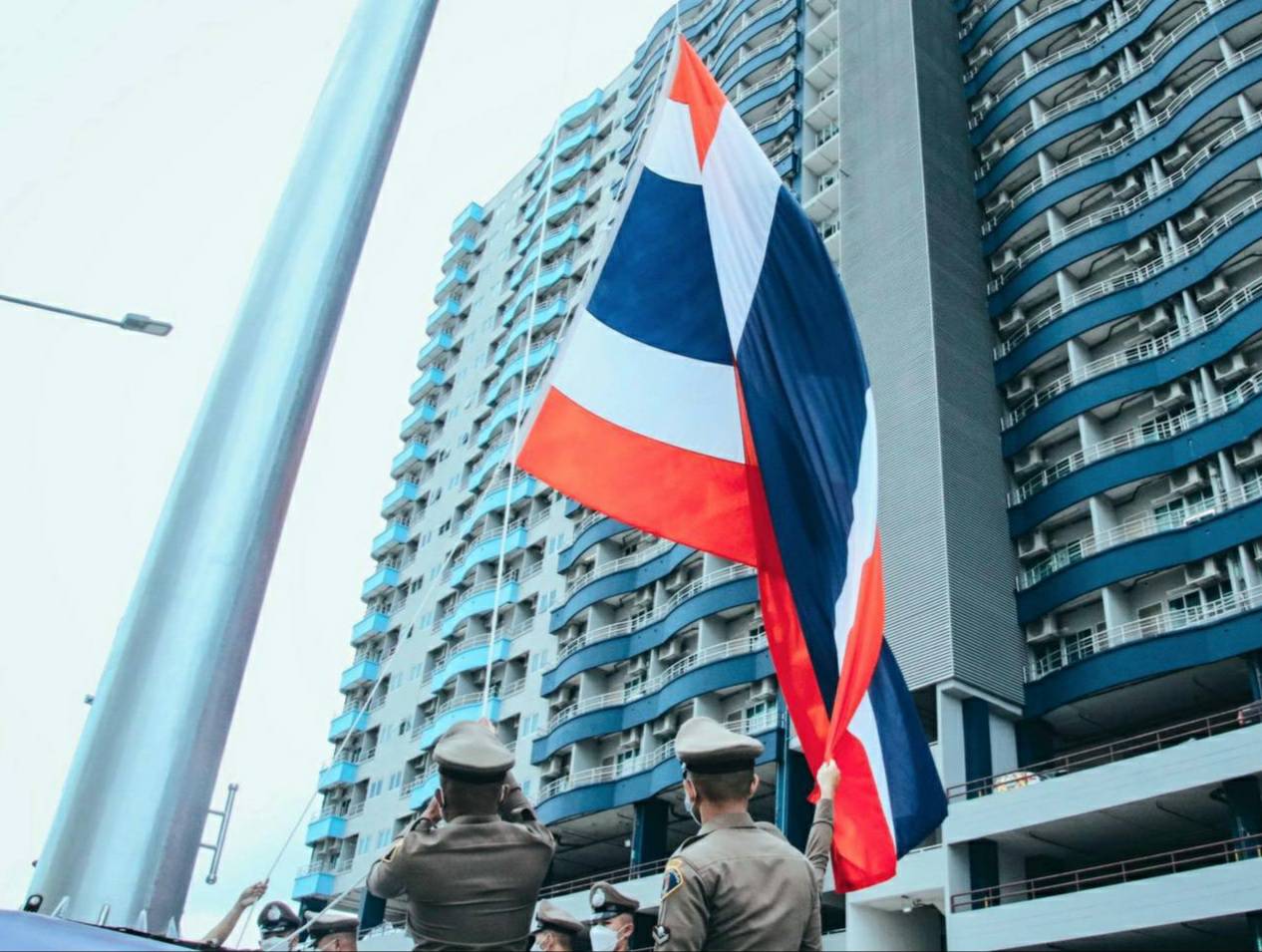 ผบช.ก.คอมมานโดบรรจุ'พระยอดธง'ยกเสา'เชิญธงชาติไทย'ตึกปพ.