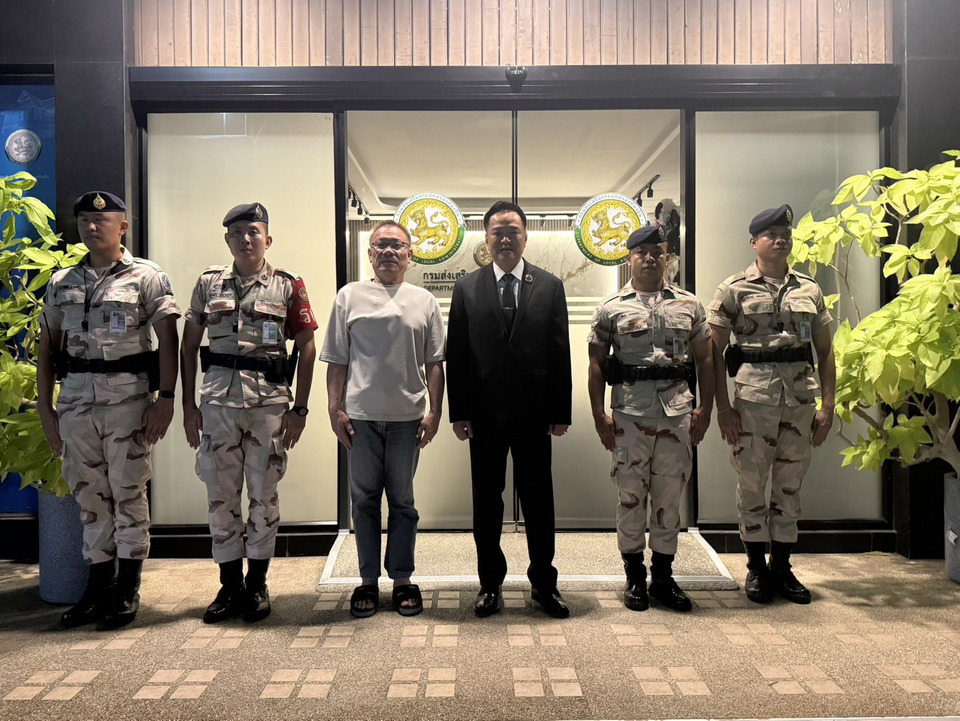 ลุยกลางดึก ! “นายกฯ” ตรวจตึกสถ.ที่เก็บข้อสอบท้องถิ่น สั่งจนท.ยกระดับดูแลขั้นสูงสุด กำชับป้องกันเพลิงไหม้ กระทบพยานหลักฐาน