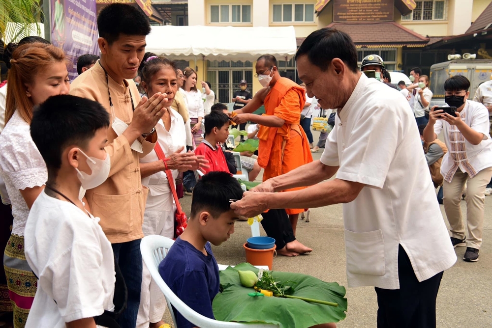 เทศบาลนครเชียงราย ร่วมกับวัดพระแก้วเชียงราย บรรพชาสามเณรบวชภาคฤดูร้อน