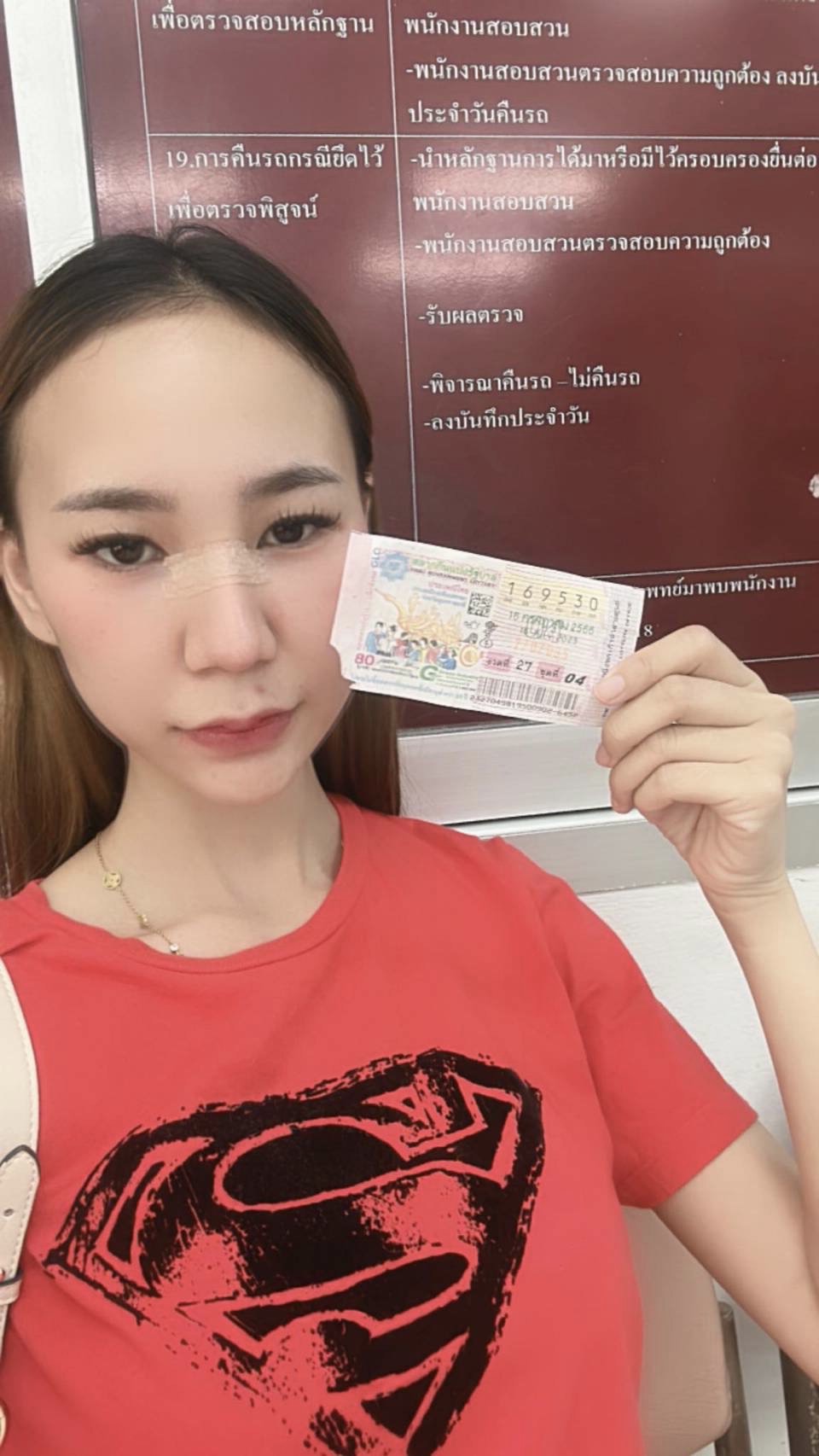 แม่ค้าสาวดวงเฮง ถูกรางวัลที่ 1 รับ 6 ล้าน เผยเพิ่งซื้อตอนเช้า เพราะแม่บอกให้ซื้อตามเลข"พิธา" แคนดิเดตนายกคนที่ 30