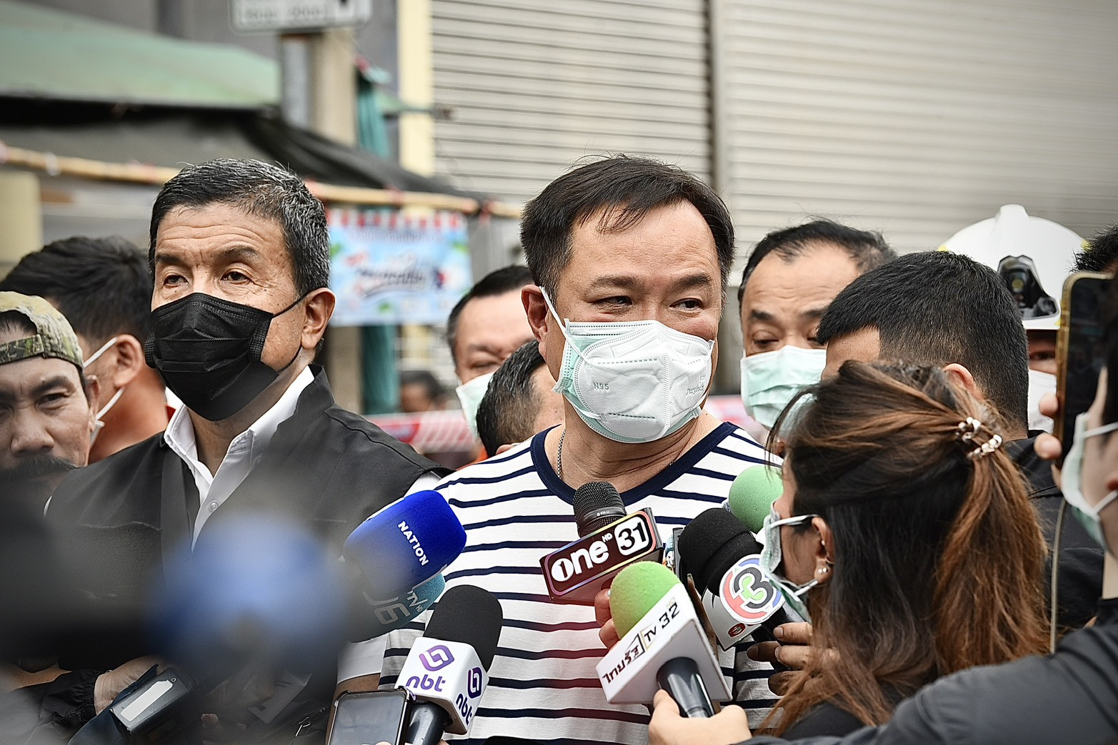 "นายกฯ" ลงพื้นที่ตรวจสอบจุดเกิดเหตุไฟไหม้ "คลองถมเซ็นเตอร์" กำชับตร.ดูแลกันคนโขมยของ ไม่เชื่อปมวางเพลิงไล่ที่