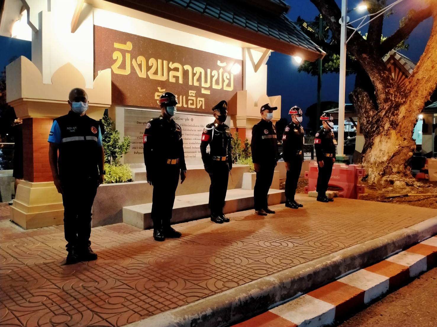 กอ.รมน.ร้อยเอ็ดจัดชุดเคลื่อนที่เร็วปฏิบัติภารกิจตามมาตรการป้องกันโควิด