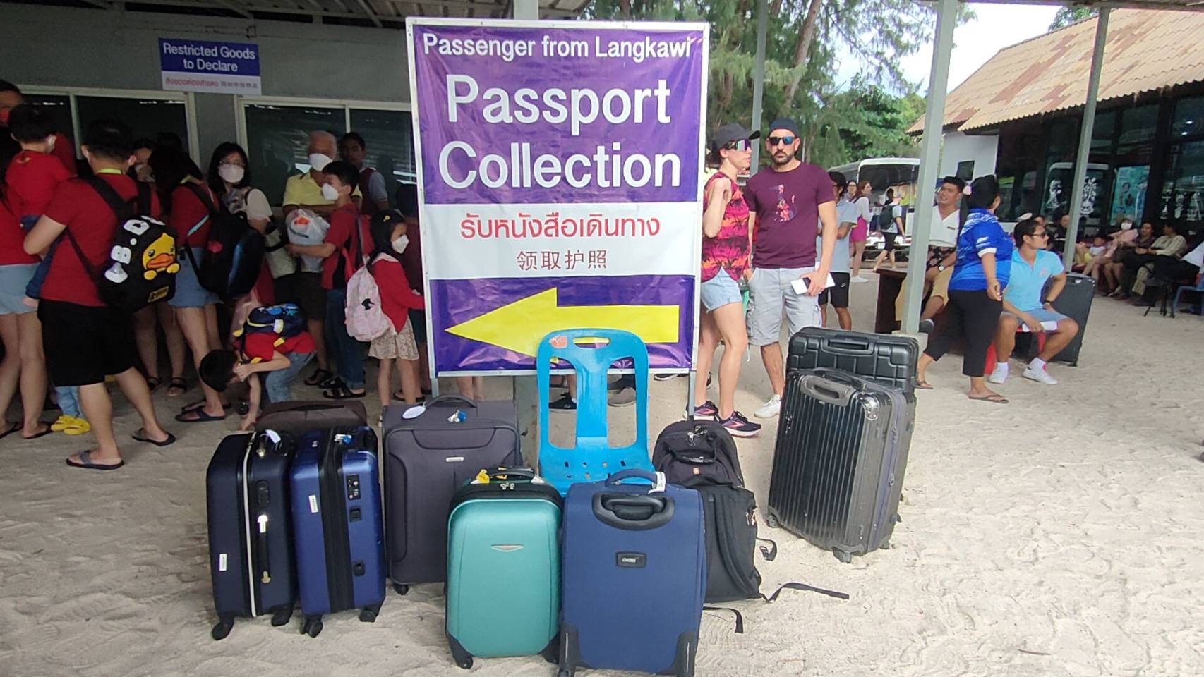 นทท.จีนและมาเลเซียแห่ฉลองตรุษจีนบนเกาะหลีเป๊ะ วัน 1,000 คน 
