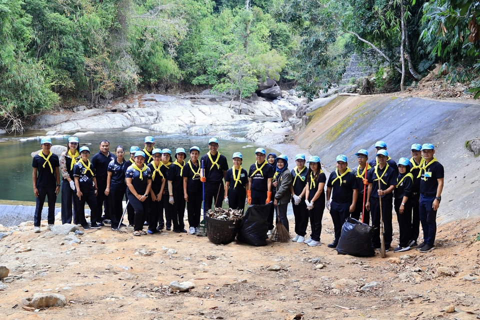 ผู้ว่าฯ สตูล นำจิตอาสา Big Cleaning น้ำตกโตนปาหนัน น้อมรำลึก ร.2