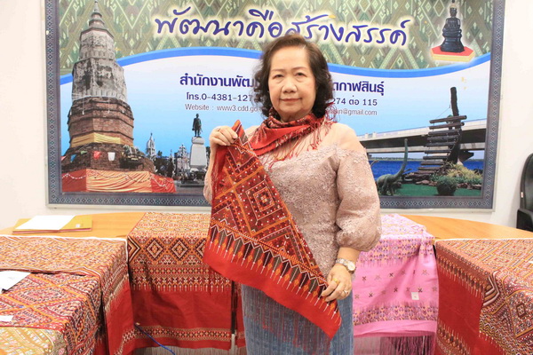 กาฬสินธุ์เปิดวาร์ป! ตัวเลขรายรับได้จำหน่ายผลิตภัณฑ์ไหมแพรวาทุบสถิติปีนี้ยอดพุ่ง 6,500 ล้านบาท!!!