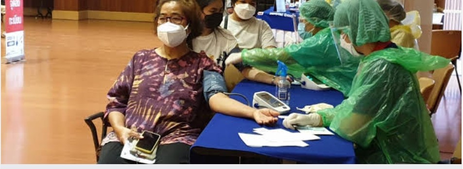 กยท. จัดจุดบริการฉีดวัคซีนซิโนแวคต้านโควิด ร่วม รพ.วิชัยเวช แยกไฟฉาย​ ประชาชนเข้ารับวัคซีน กว่า 1,000 คน