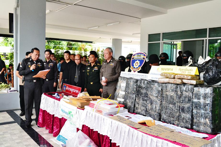 ภ.6 ขยายผลจับกุมกัญชาอัดแท่ง 293 กก. เครือข่ายขนส่งทางไปรษณีย์ 