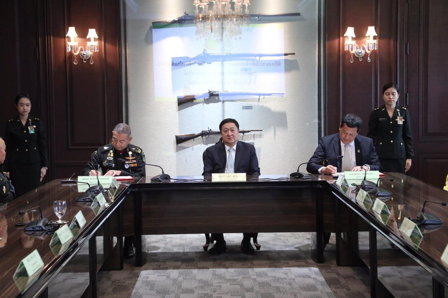 ‘บิ๊กแดง- กรมธนารักษ์’ร่วมลงนามทำเอ็มโอยู จัดระเบียบสวัสดิการเชิงธุรกิจกองทัพบก