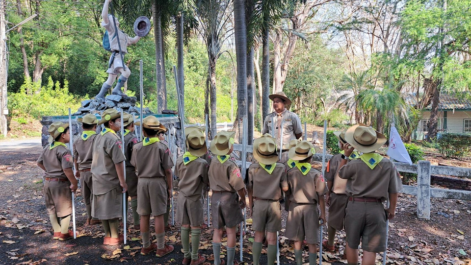รร.เทศบาลบ้านศรีมหาราชา จัดค่ายลูกเสือเนตรนารี เสริมทักษะชีวิต เรียนรู้จากประสบการณ์ตรง