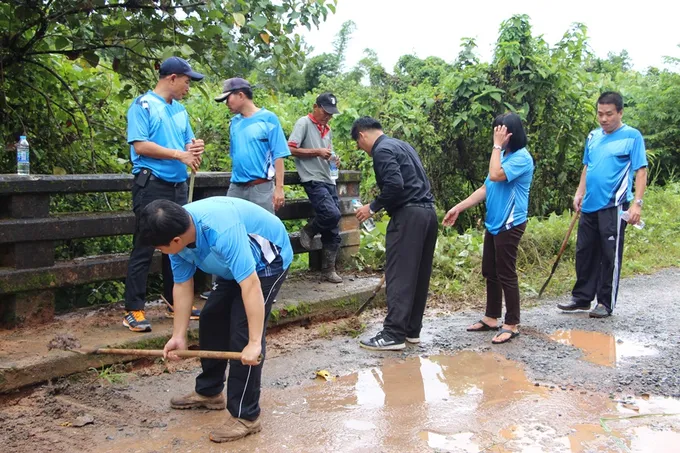ตราด รวมพลังสร้างฝายและพัฒนาคู คลองลำน้ำธรรมชาติ ตามโครงการสหกรณ์ไทยรวมใจรักษ์น้ำเพื่อพ่อของแผ่นดิน