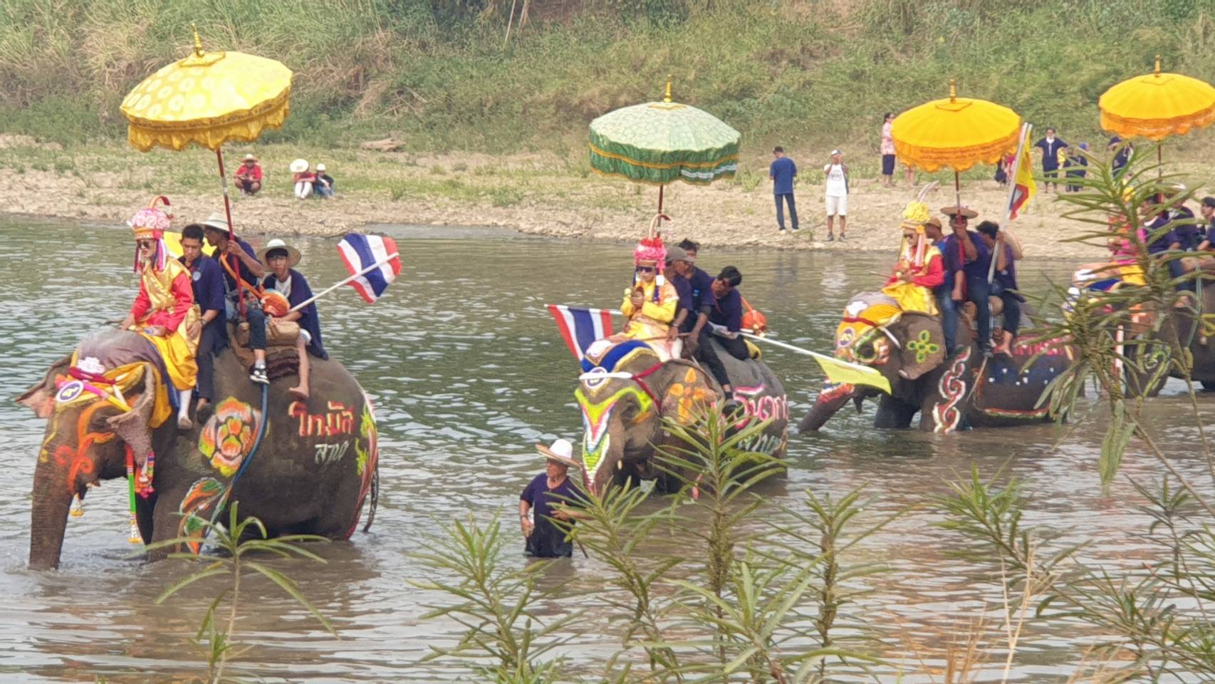 อลังการงานระดับโลก"แห่ช้างบวชนาค"ไทยพวนบ้านหาดเสี้ยว 