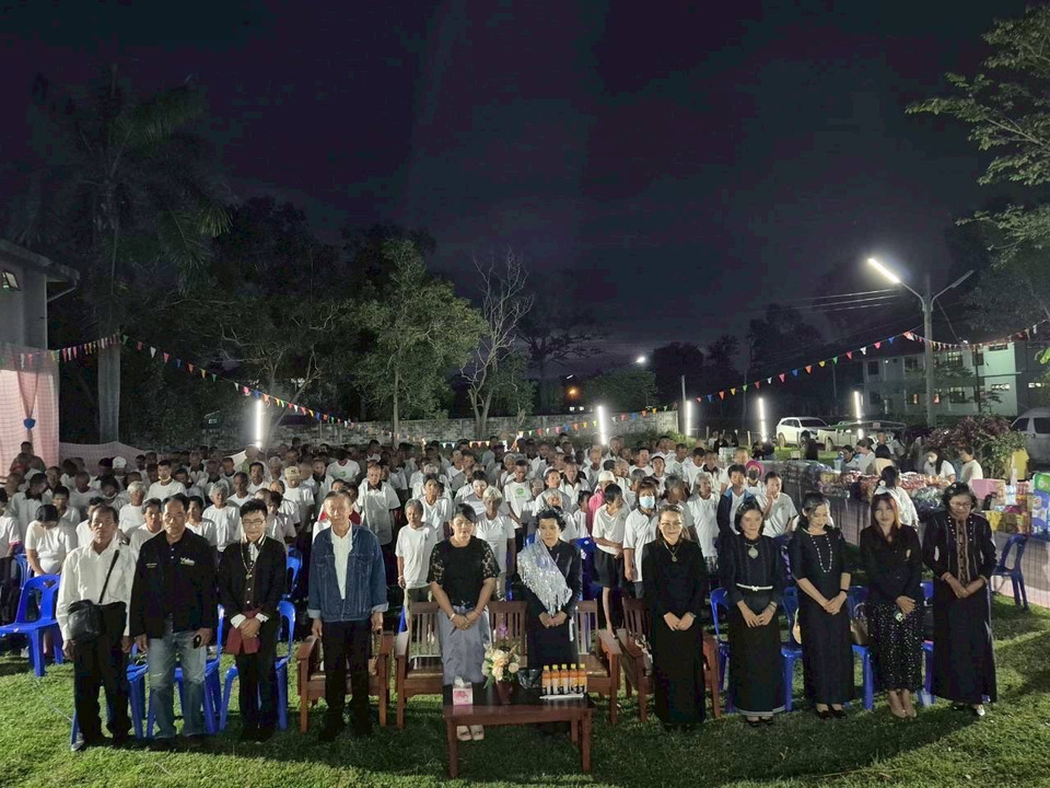 ดร.กัลยาณี นำ “ทำดีด้วยหัวใจ” ลอยกระทง มอบของช่วยคนไร้ที่พึ่งศรีสะเกษ