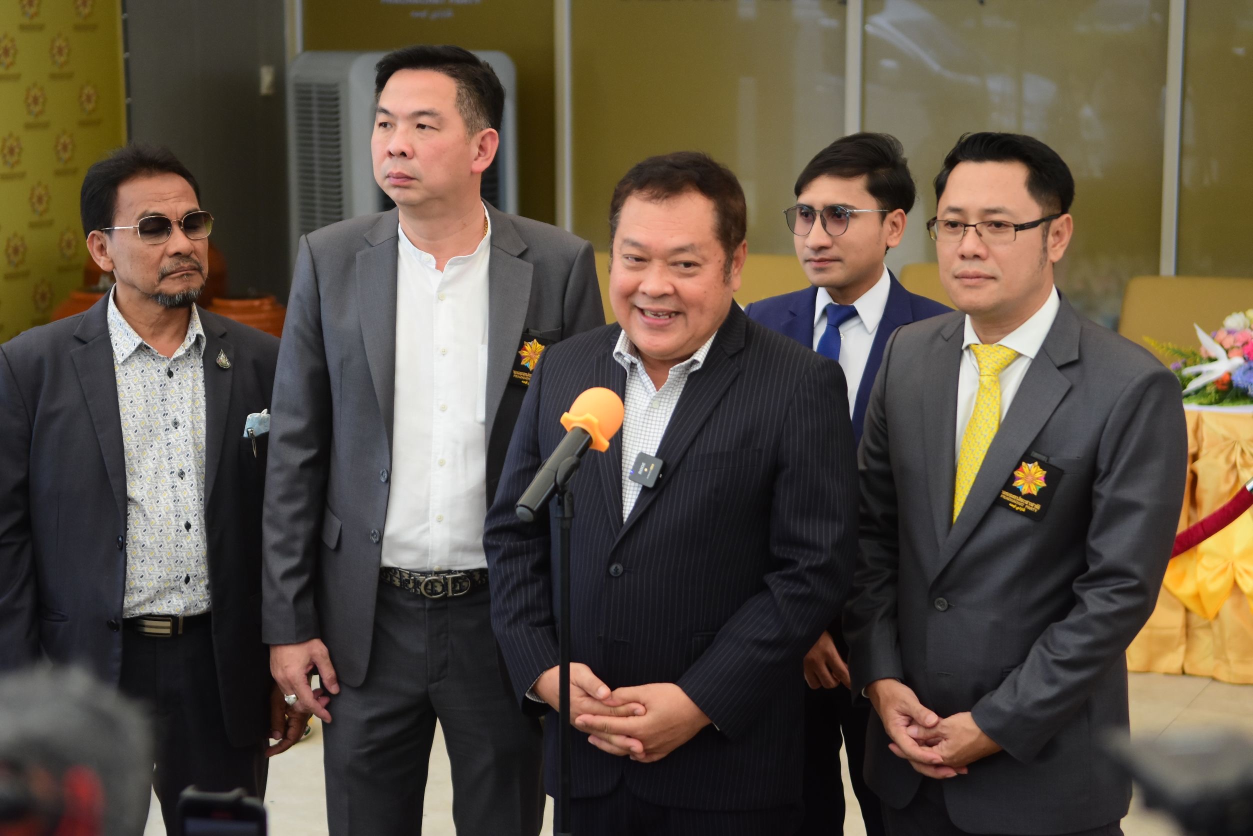 “ทวี” เชื่อ “ก้าวไกล-เพื่อไทย” ตกลงตำแหน่ง “ปธ.สภาฯ” ได้ มั่นใจ ไม่มีรัฐบาลส้มหล่น