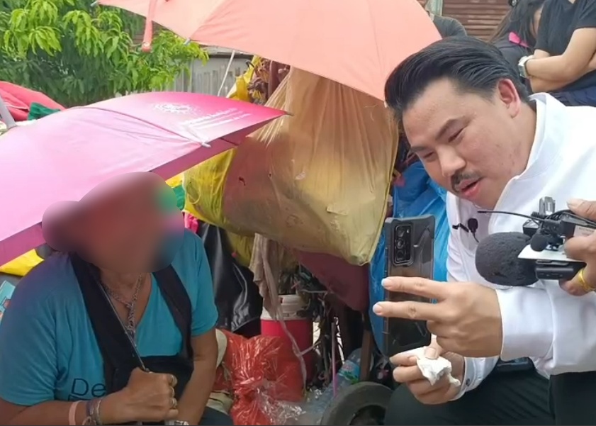 กัน จอมพลัง ร่วม พม. ช่วยเหลือป้าวัย 64 ปี อยู่เพียงลำพัง ไร้บ้านอาศัยนอนอยู่ในกองขยะ 