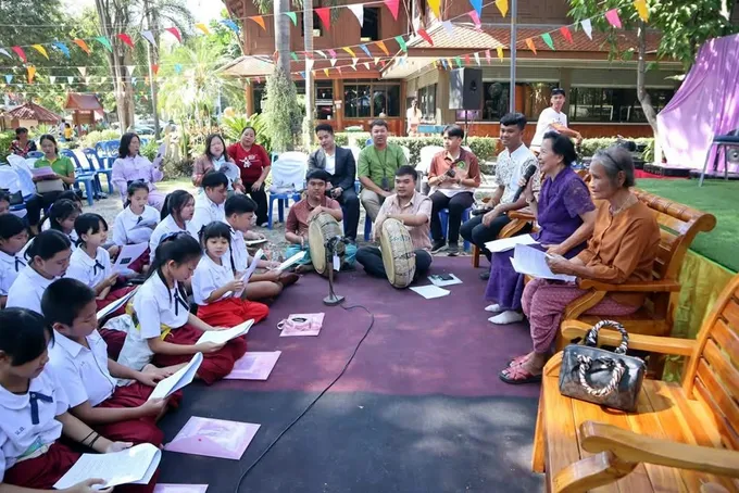 อ่างทองชวนประชาชนร่วมขับขานเพลงพื้นบ้านไทย เฉลิมพระเกียรติ "กรมสมเด็จพระเทพฯ"