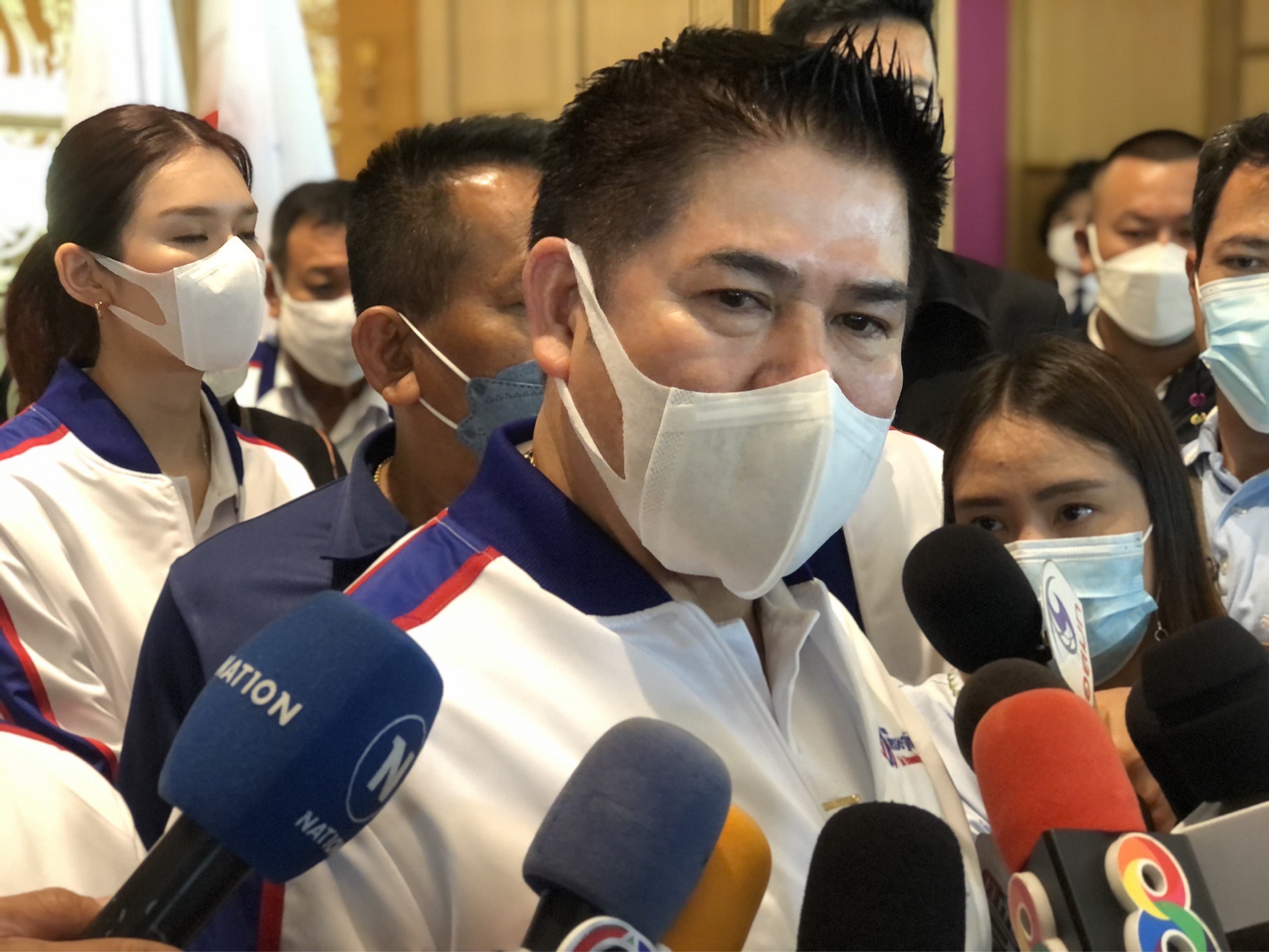“ธรรมนัส” ชี้หากเกิดอุบัติเหตุการเมือง แนะใช้ “นายกฯคนนอก” บอก “บิ๊กป้อม” เป็นผู้นำปท.ได้ เย้ย “เสี่ยเฮ้ง” ดูแลพรรคเล็กต้องเรียนรู้อีกเยอะ