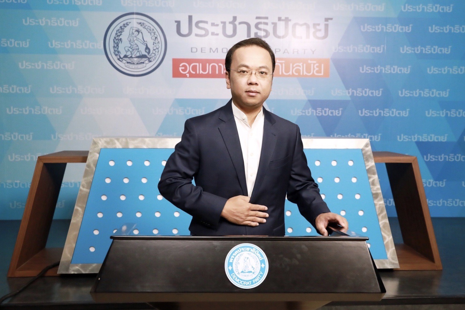 "ราเมศ" เตือนทุกฝ่ายหยุดชี้นำกระบวนการตรวจสอบคดีหุ้นสื่อ "พิธา" ทำประชาชนสับสน ย้ำมีขั้นตอนทางกฎหมาย ทุกอย่างจบที่ศาลรธน.