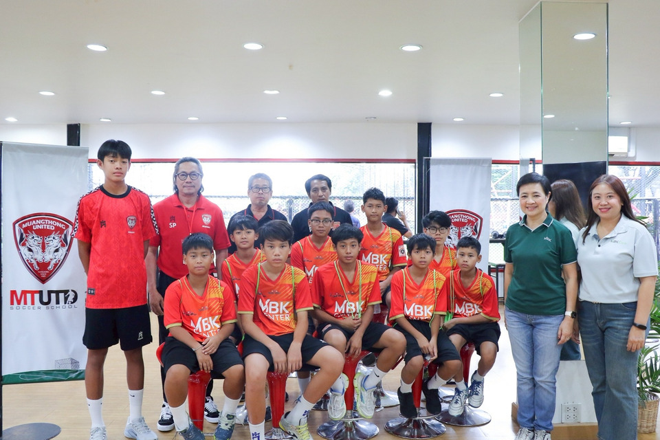 เอ็ม บี เค เซ็นเตอร์ พาแชมป์ฟุตซอลเยาวชนปทุมวันชมไทยลีก จุดประกายฝันสู่เส้นทางนักกีฬาอาชีพ