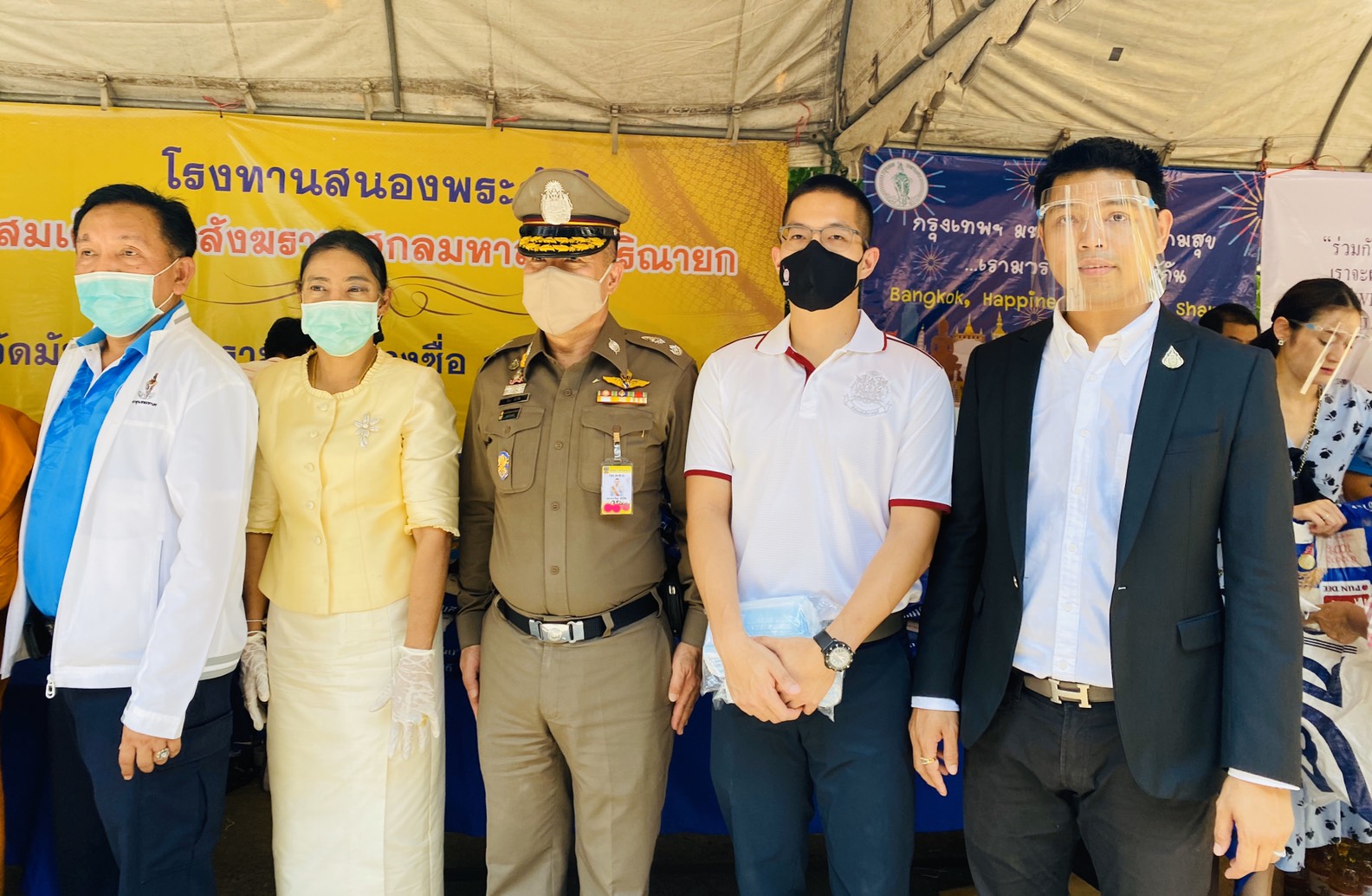 ร่วมด้วยช่วยกันเรามาแบ่งปันความสุขให้พี่น้องประชาชน