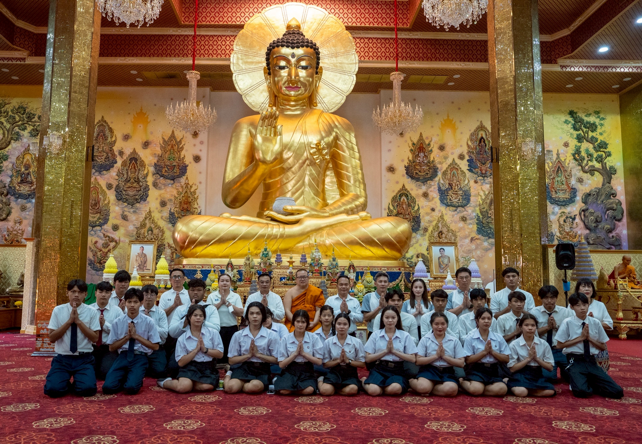 นักเรียน นักศึกษา 6 สถาบันดัง นำเทียนพรรษาถวายวัดไผ่ล้อม พระอารามหลวง เนื่องในวันอาสาฬหบูชา 