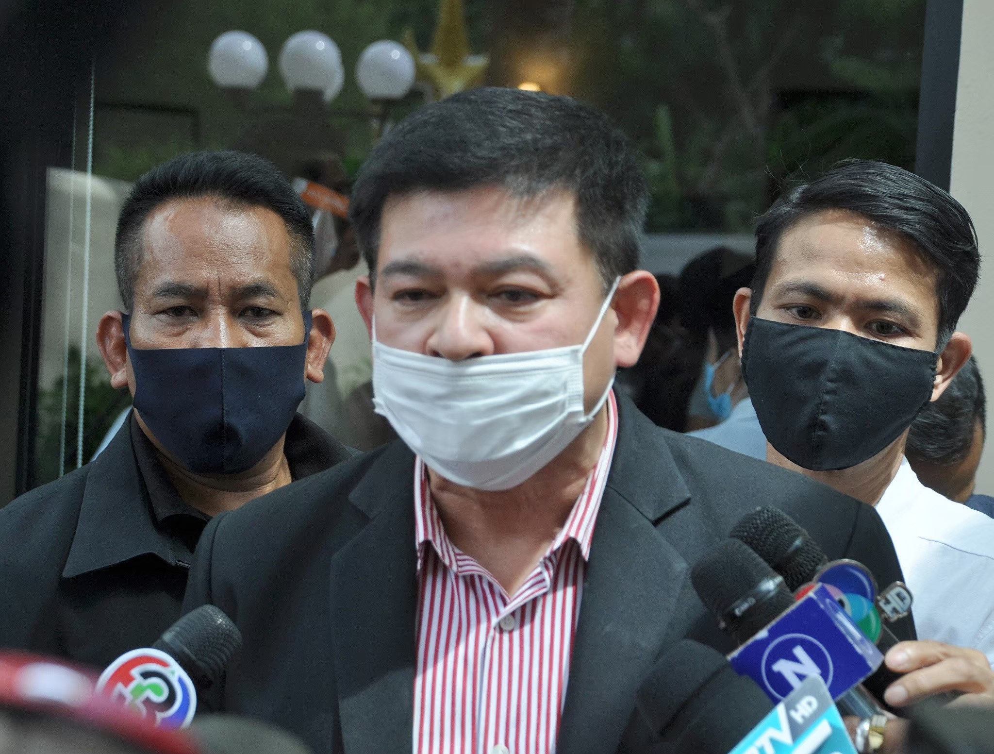 "สิระ"เตือนฝ่ายค้าน แตะสถาบันเมื่อไหร่เจอประท้วงหนักแน่ เล็งส่ง"ภรรยา"ลงสส.ดอนเมืองหลังยื่นถอดถอน"การุณ"