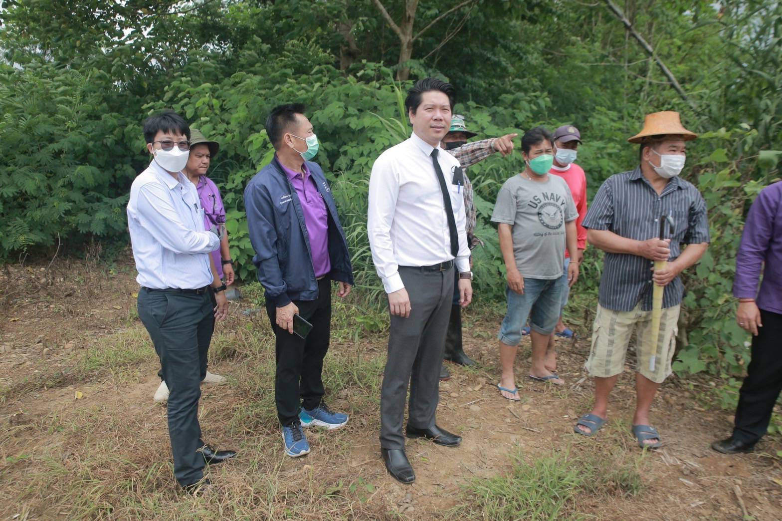 อบจ.ตาก ลงพื้นที่ตำบลพะวอ  ช่วยชาวบ้านร้องขอเครื่องจักรกล -อุปกรณ์ขุดลอกฝายชะลอน้ำทางการเกษตร