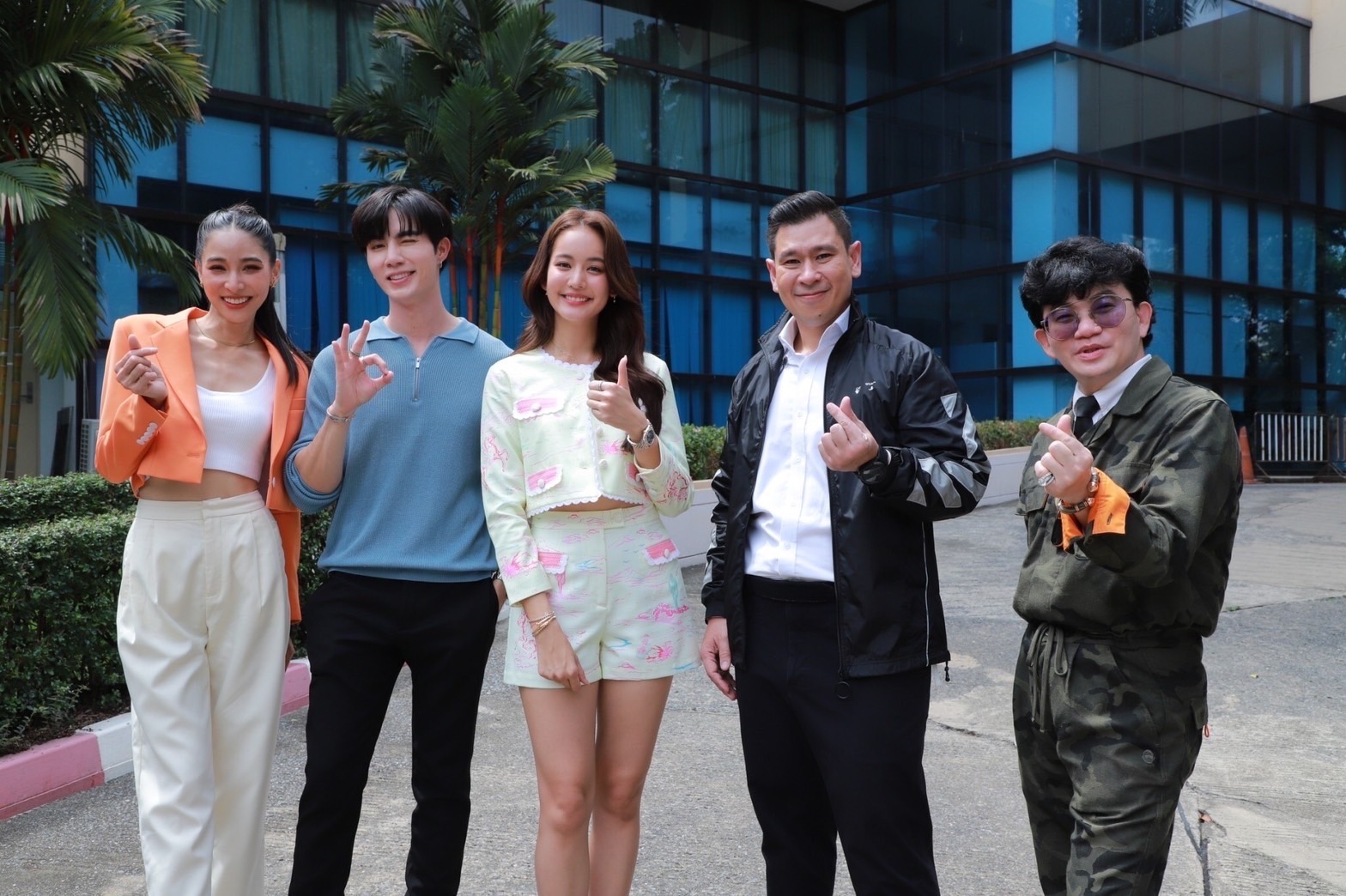 “ออนเดอะเวย์”พา 12 ดาราดัง ย้อนความทรงจำคืนสู่เหย้า 12 รั้วมหาวิทยาลัย